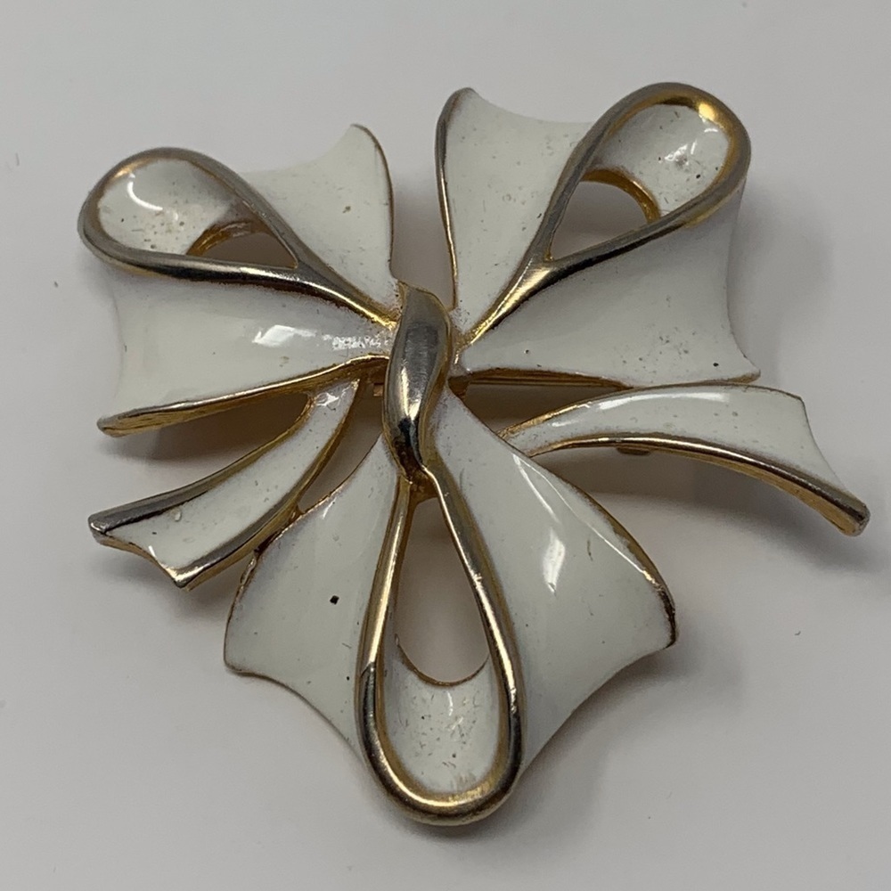 White and Gold Toned Bow Brooch Pin